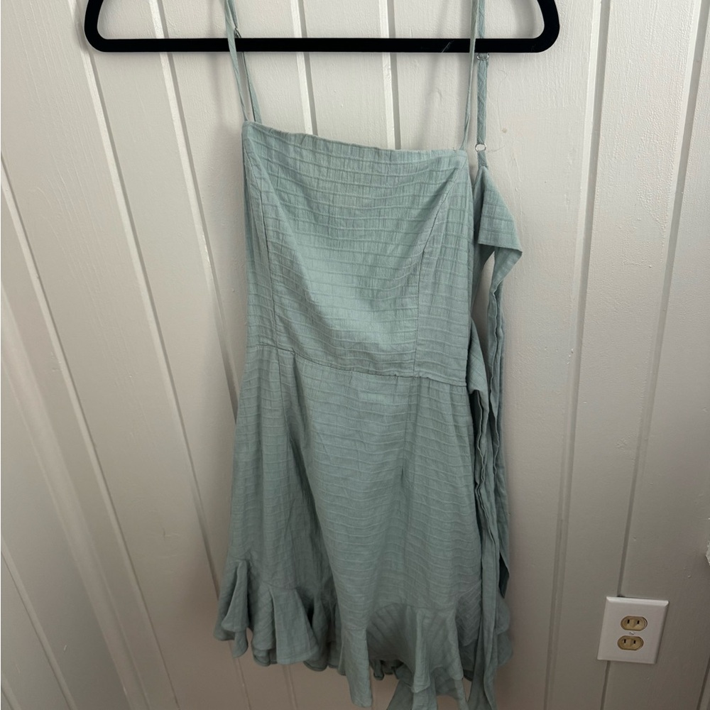 Tie back selfie Leslie green wrap dress